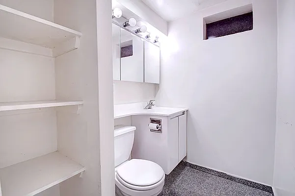 Rented by Urbane Brokerage | media 33