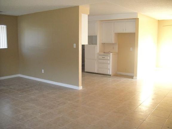 5th image of 2551 W Eaton Ave