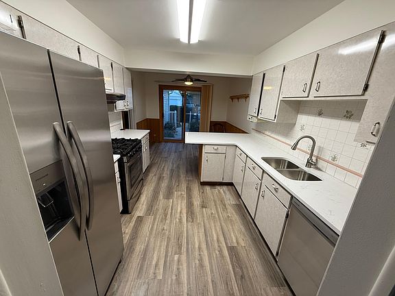 4th image of 12 N Waterford Dr