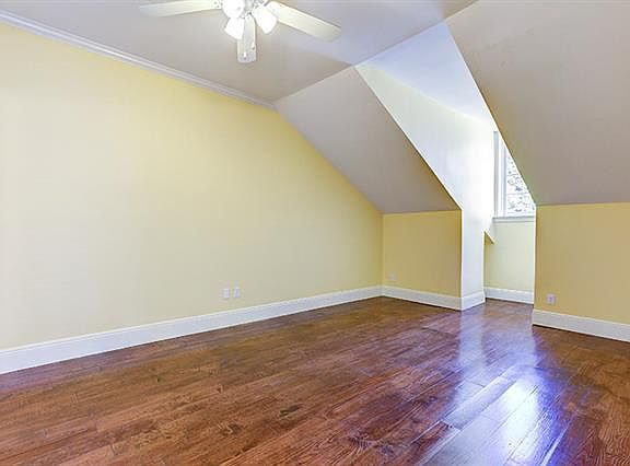 5th image of 620 Dauphine St APT 4