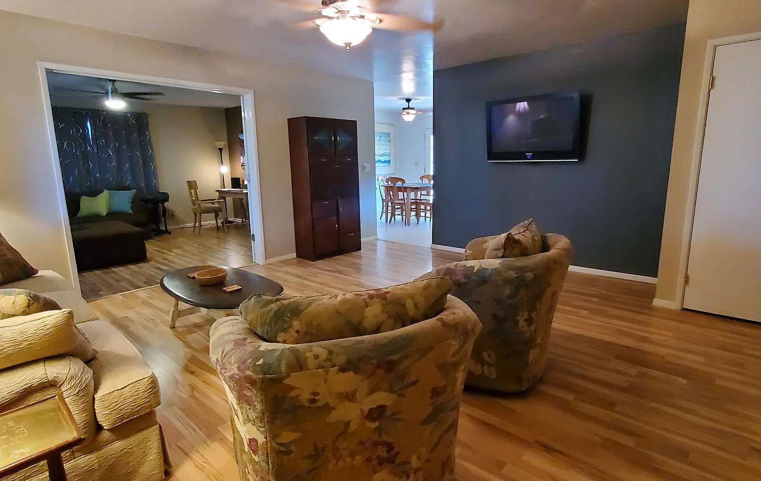 3 bed, 1441 sqft, $2,100 — Photo 2
