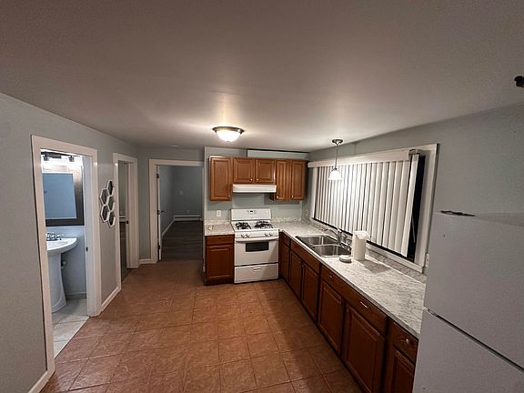 2nd image of 494 Union Ave Floor 1