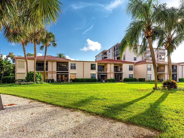 6051 Sun Blvd #215 — Photo 43