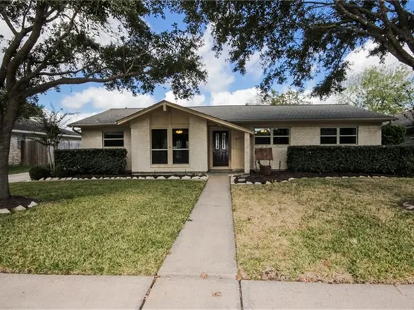 1925 Winding Creek Dr, Pearland, TX 77581