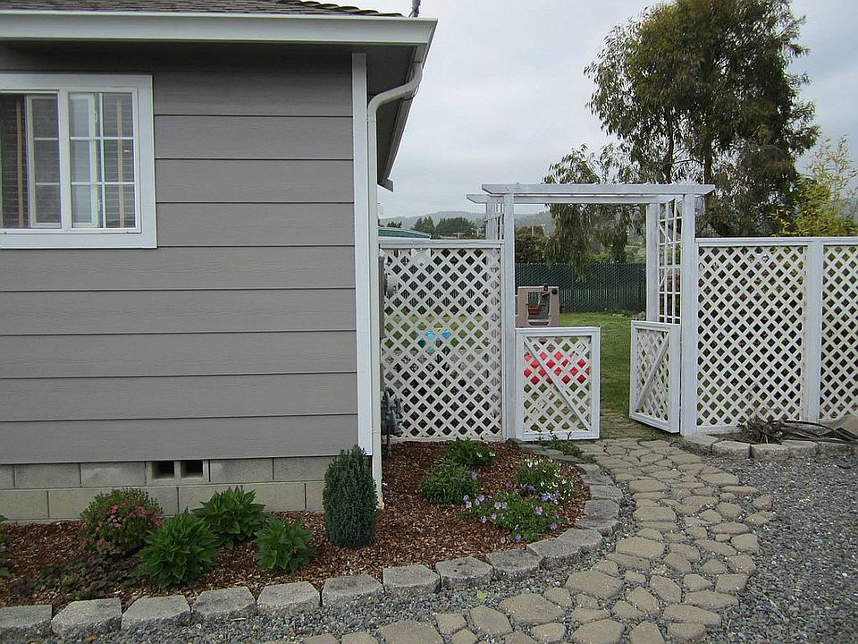 2nd image of 2492 Virginia Dr