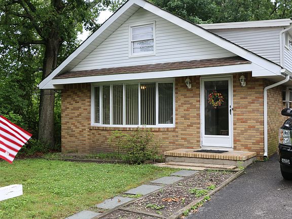 2nd image of 48 Chadwick Ave