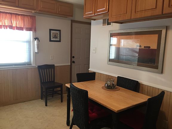 Kitchen continued.