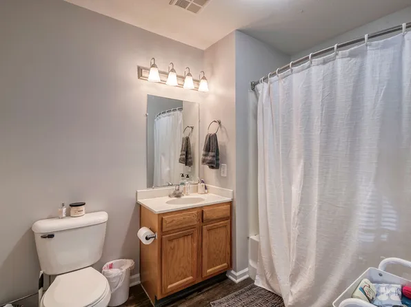 The Paddock Townhomes - Student Living Priced Per Room, 5900 Copper Beech Blvd #8d7bb21ee, Kalamazoo, MI 49009