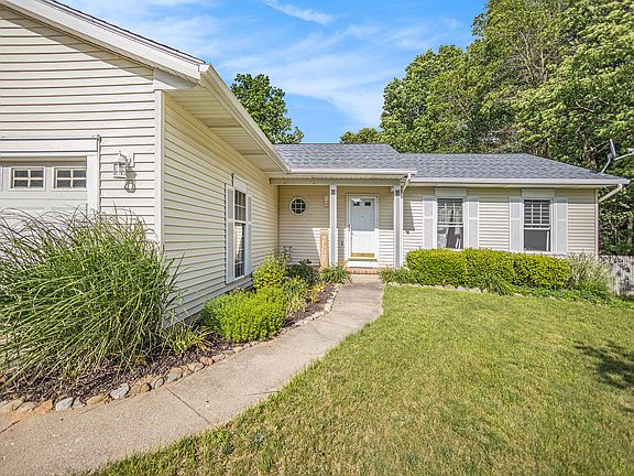 2nd image of 549 Shaw Estates Dr NE