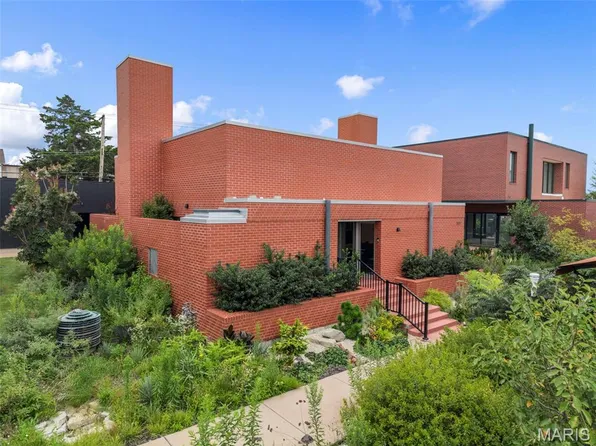 3830 Olive St, Saint Louis, MO 63108