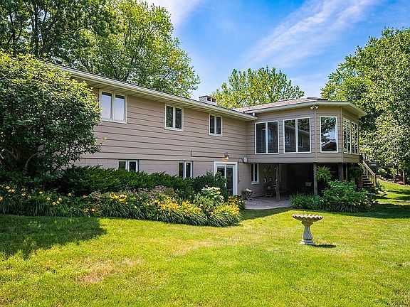 3rd image of 5013 N Woodview Ave