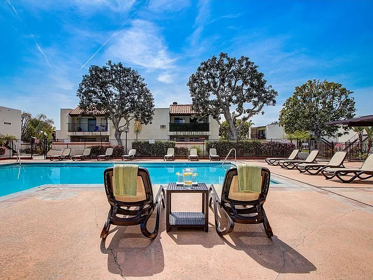 El Cordova Apartments — Photo 4