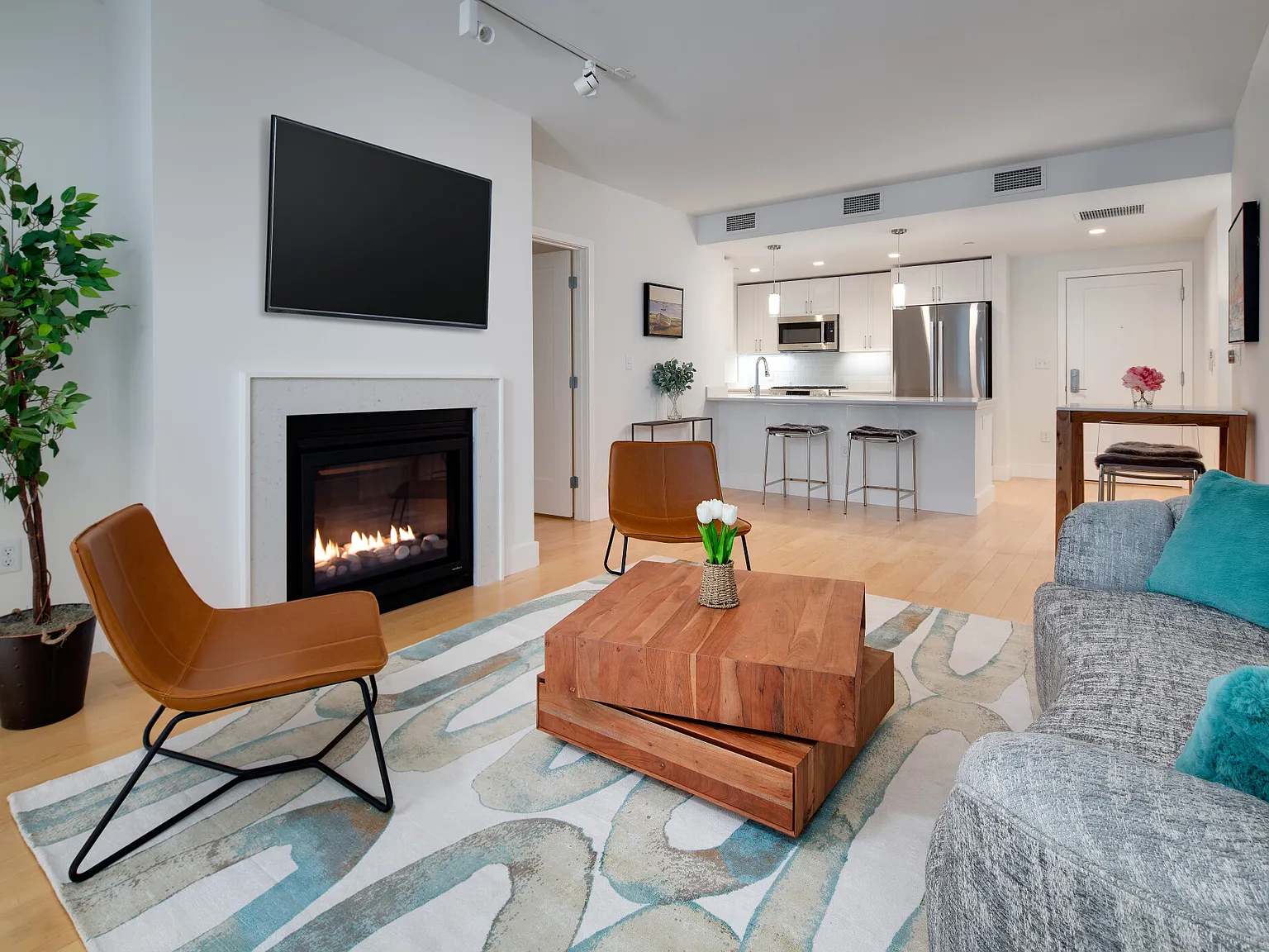 2 bed, 1145 sqft, $5,700 — Photo 1