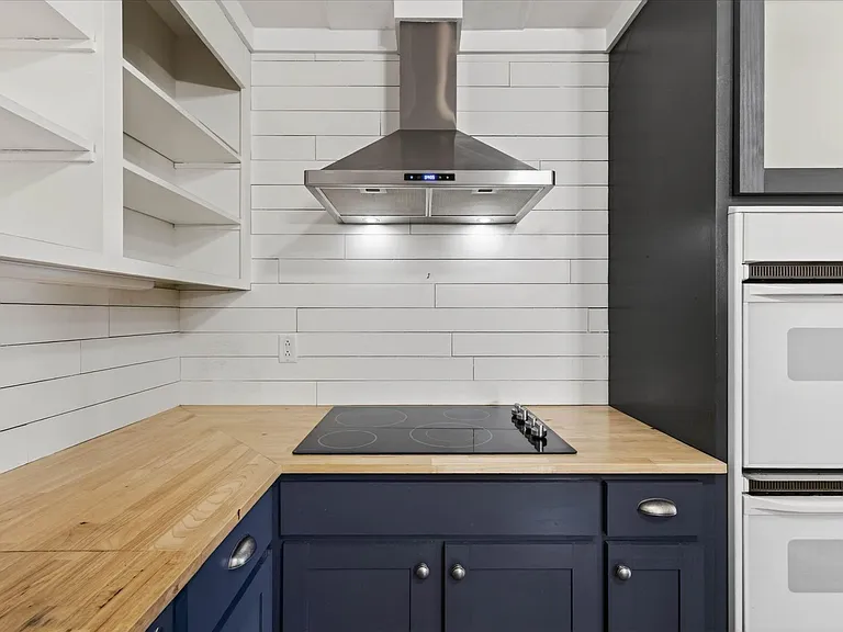 306 Locust Rd — Photo 14