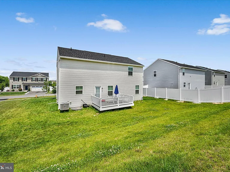 310 Creekside Dr — Photo 34