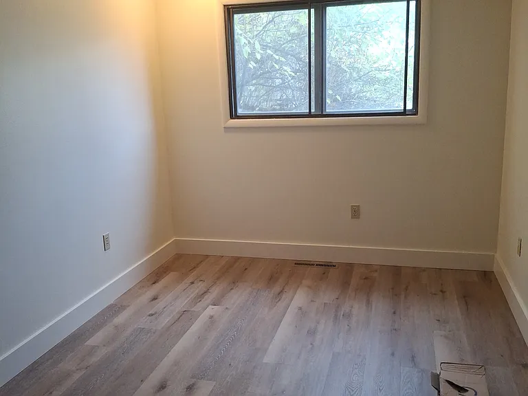 402 N 19th Ave #404 — Photo 7