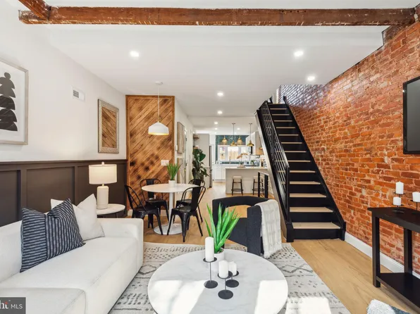 2414 S Warnock St, Philadelphia, PA 19148