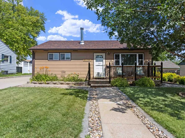 1128 Northeast Dr, Rapid City, SD 57701
