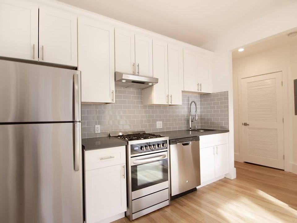1st image of 720 Jones St #32