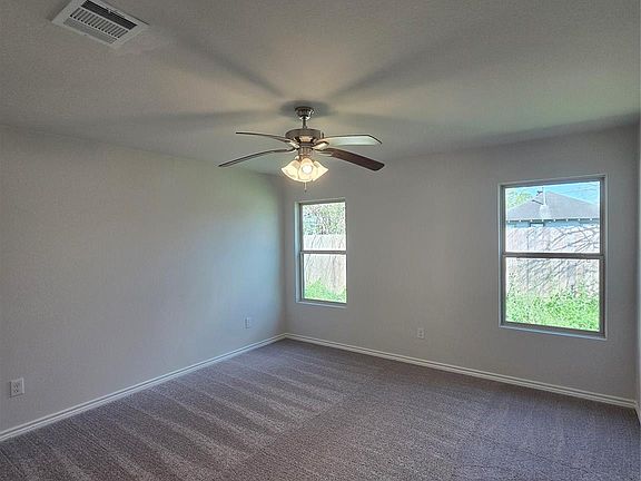 4th image of 1102 Riggs St