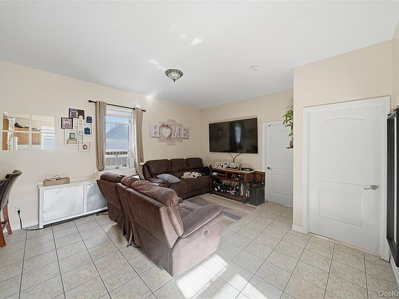 3rd image of 14956 14th Avenue