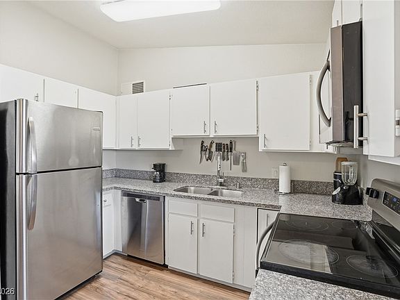 5th image of 304 Linn Ln