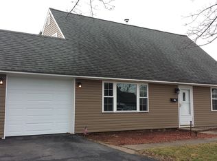 69 Jewel Ln, Levittown, PA 19055