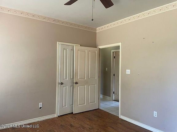 5th image of 97 Rayburn Rd