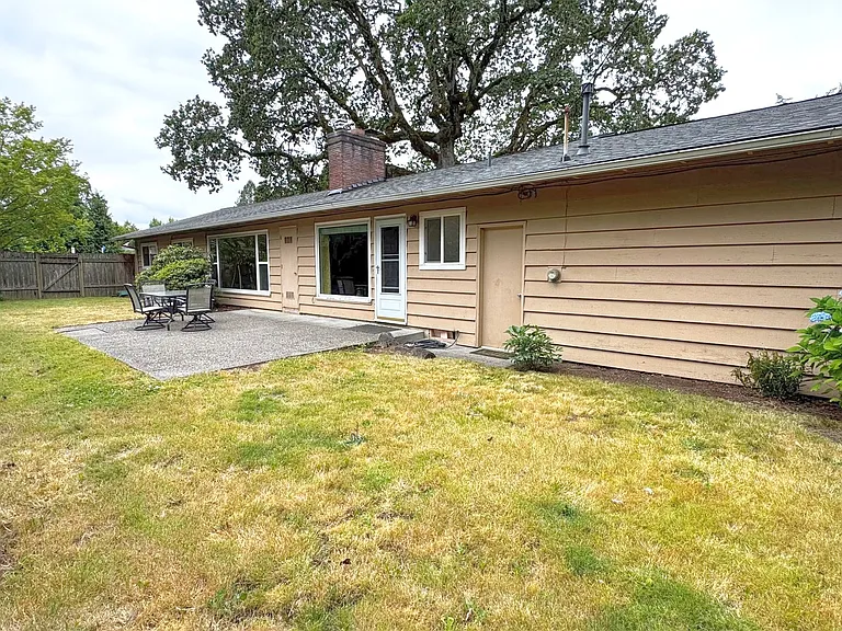 1480 SW Huntington Ave — Photo 14