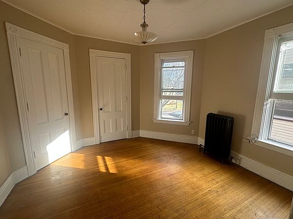 3rd image of 203 Fulton Ave