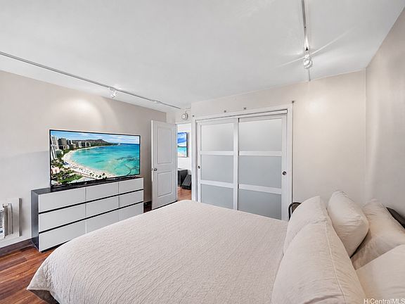 4th image of 2410 Cleghorn St APT 2803