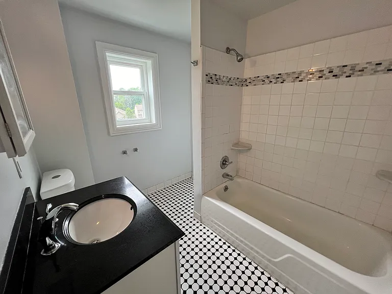 248 Plymouth St — Photo 8