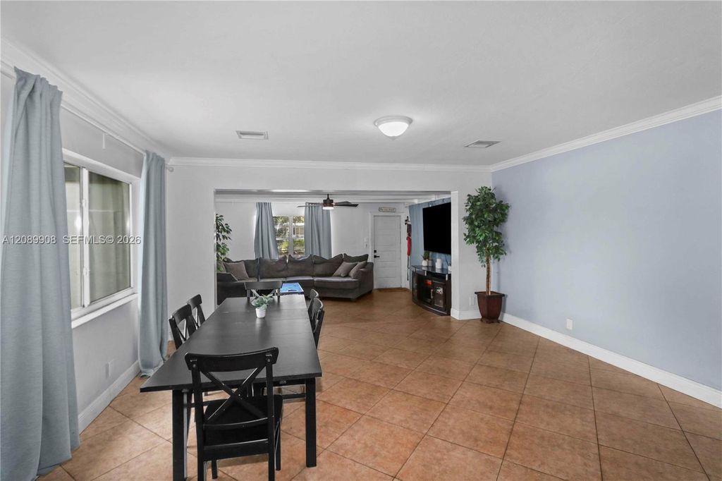 1221 NE 26th Ave, photo 6