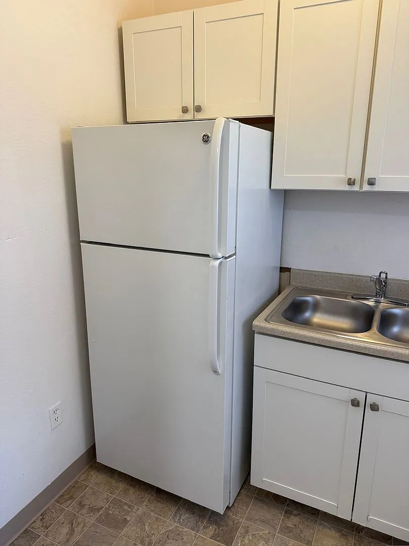 403 N. School St — Photo 3