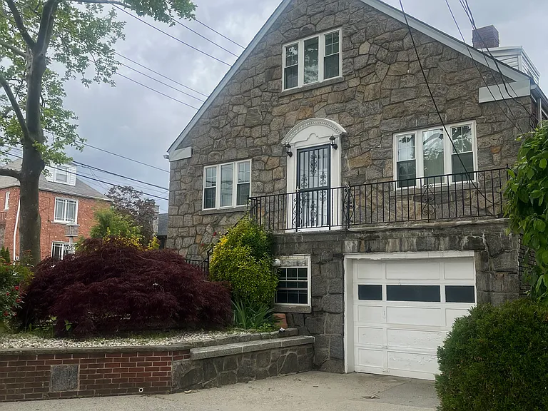 Lydig Ave — Photo 1