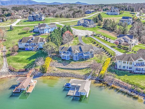 3rd image of 44 Watch Hill Cir