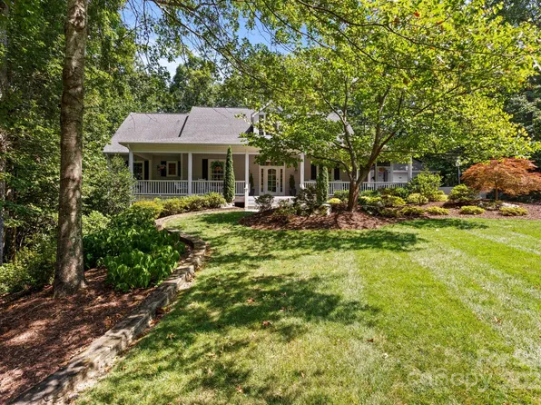 133 Pinnacle Peak Ln, Flat Rock, NC 28731