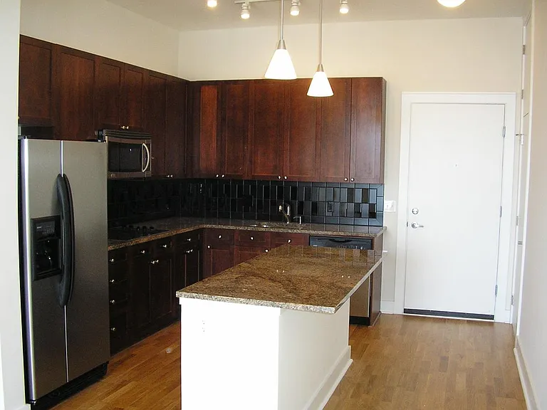 810 W 4th St #412 — Photo 4