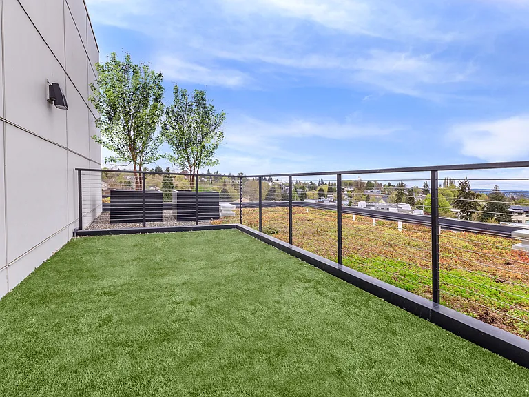 2112 E Denny Way — Photo 30