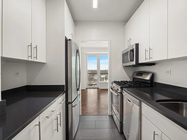 210 Central Park S #19B — Photo 3