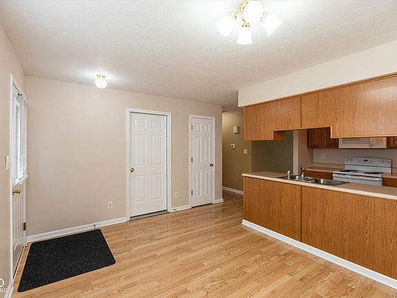 5th image of 1996 Acorn Rd