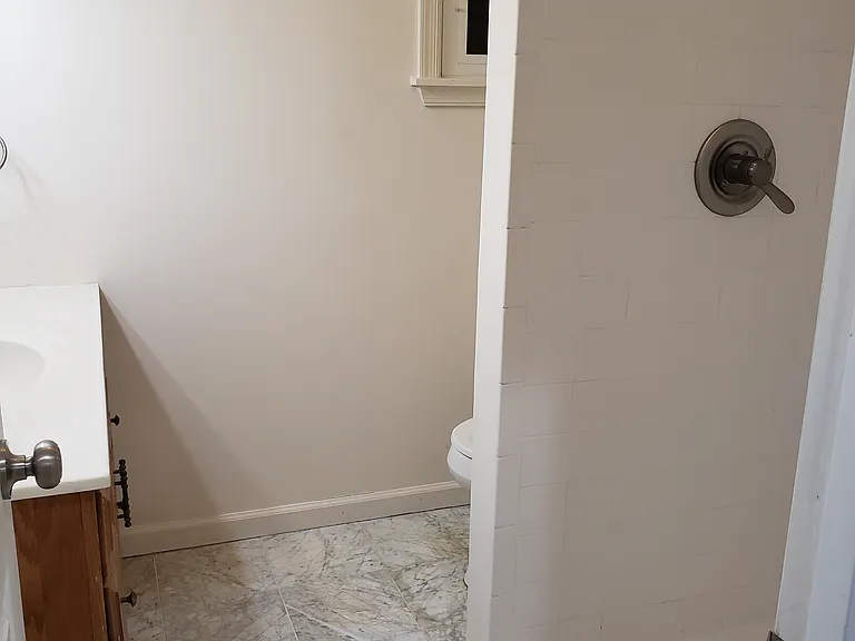 downstairs full bathroom