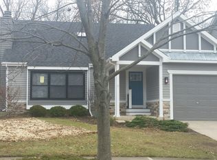 31 Garfield St, Geneva, IL 60134