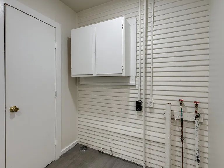 210 E Standifer St — Photo 22