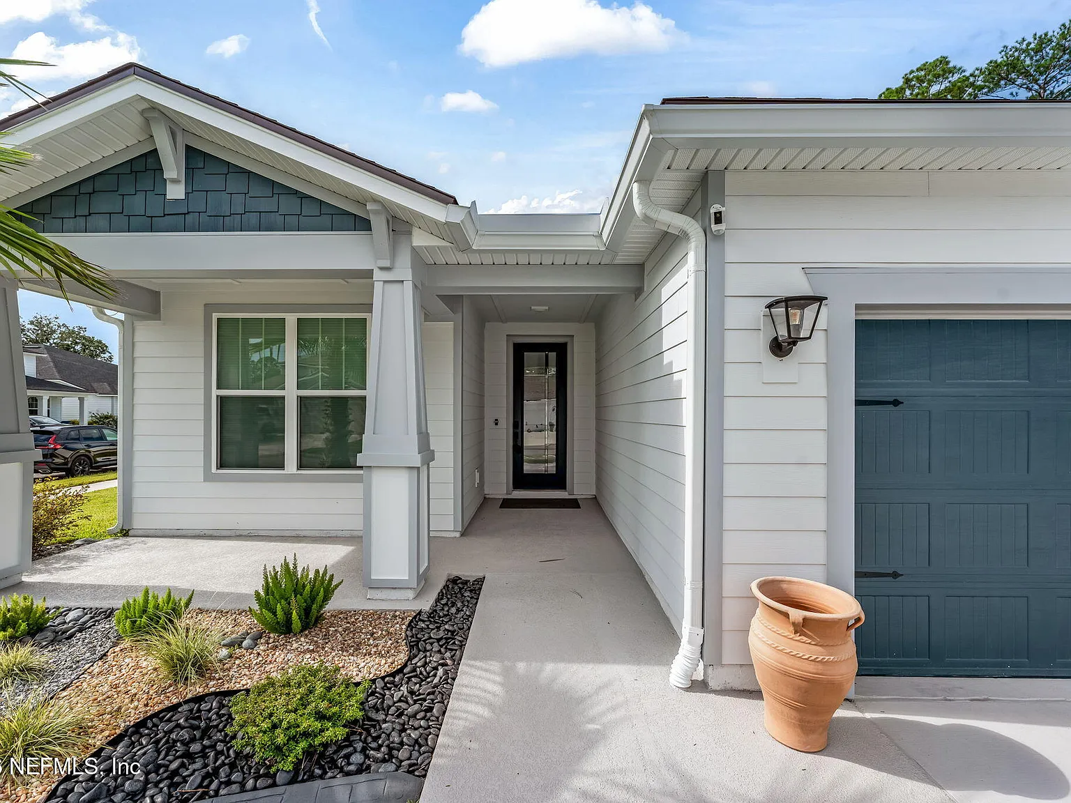 3 bed, 3.0 bath, 2141 sqft, $3,400 — Photo 2