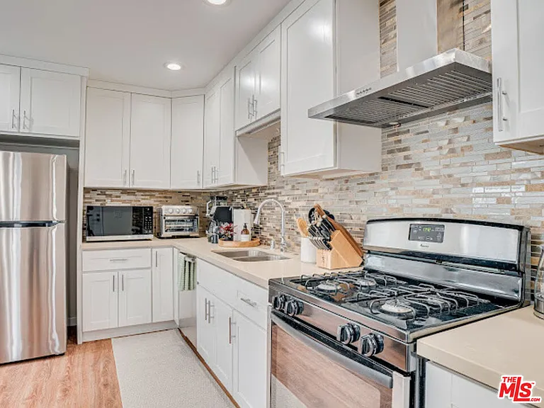 1836 Lake St — Photo 14