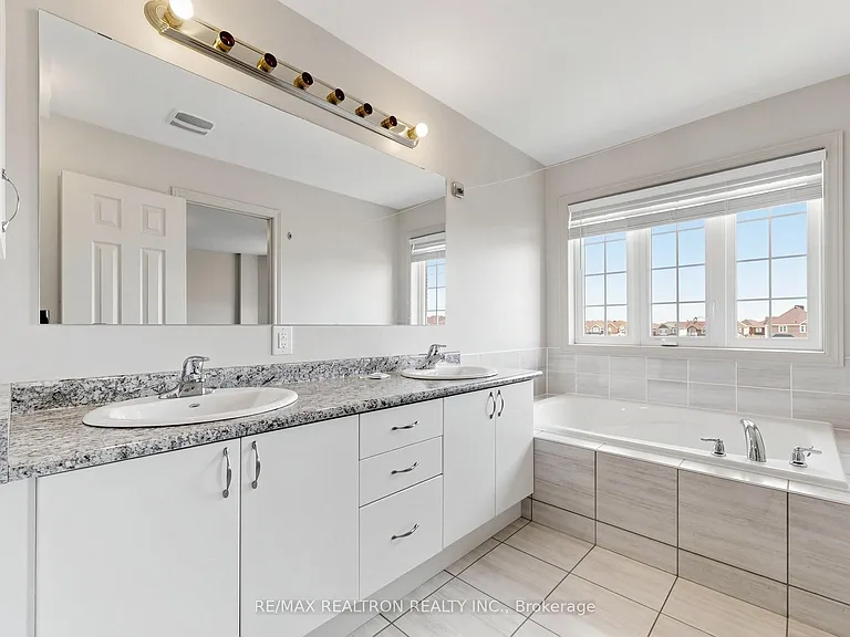59 Jevons Dr — Photo 23