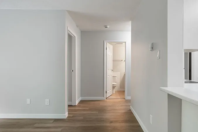 Wellesley Manor Apartments — Photo 4