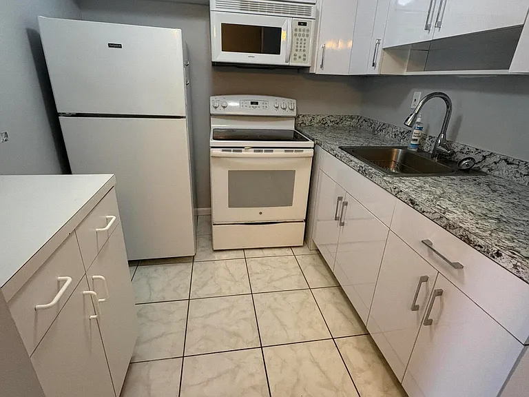 3 Kingswood E #A — Photo 17