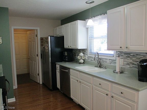 3rd image of 1457 Waters Edge Dr #11